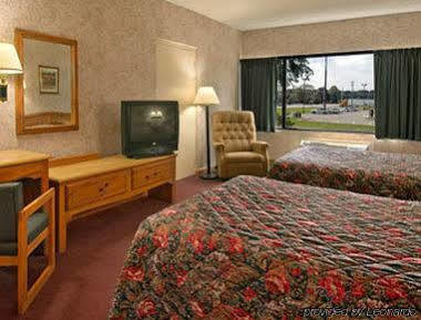 Super 8 By Wyndham Ashland Hotell Exteriör bild